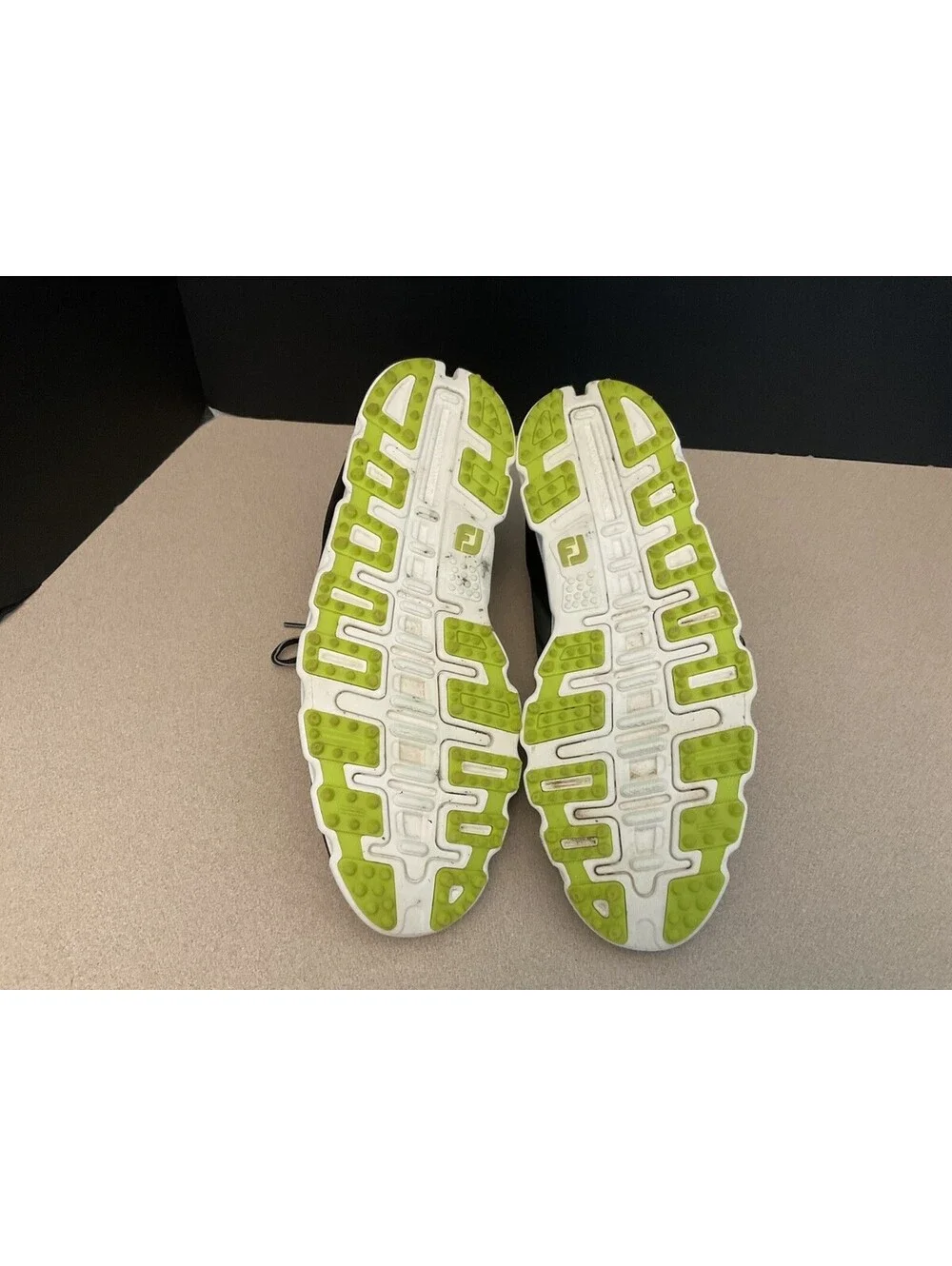 Mens FootJoy SuperLites XP Spikeless Golf Shoes. Size 9 Wide. Great Condition!!!